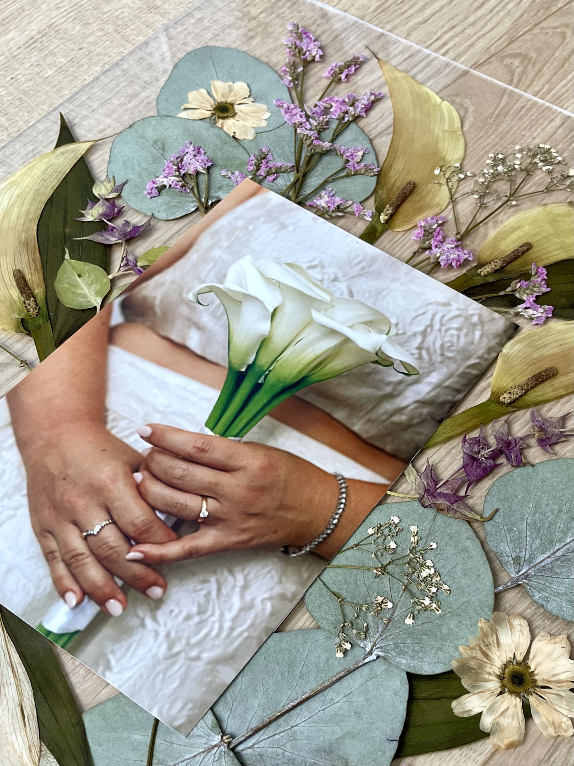 Eucalyptus pressé composition bouquet de mariée sous verre