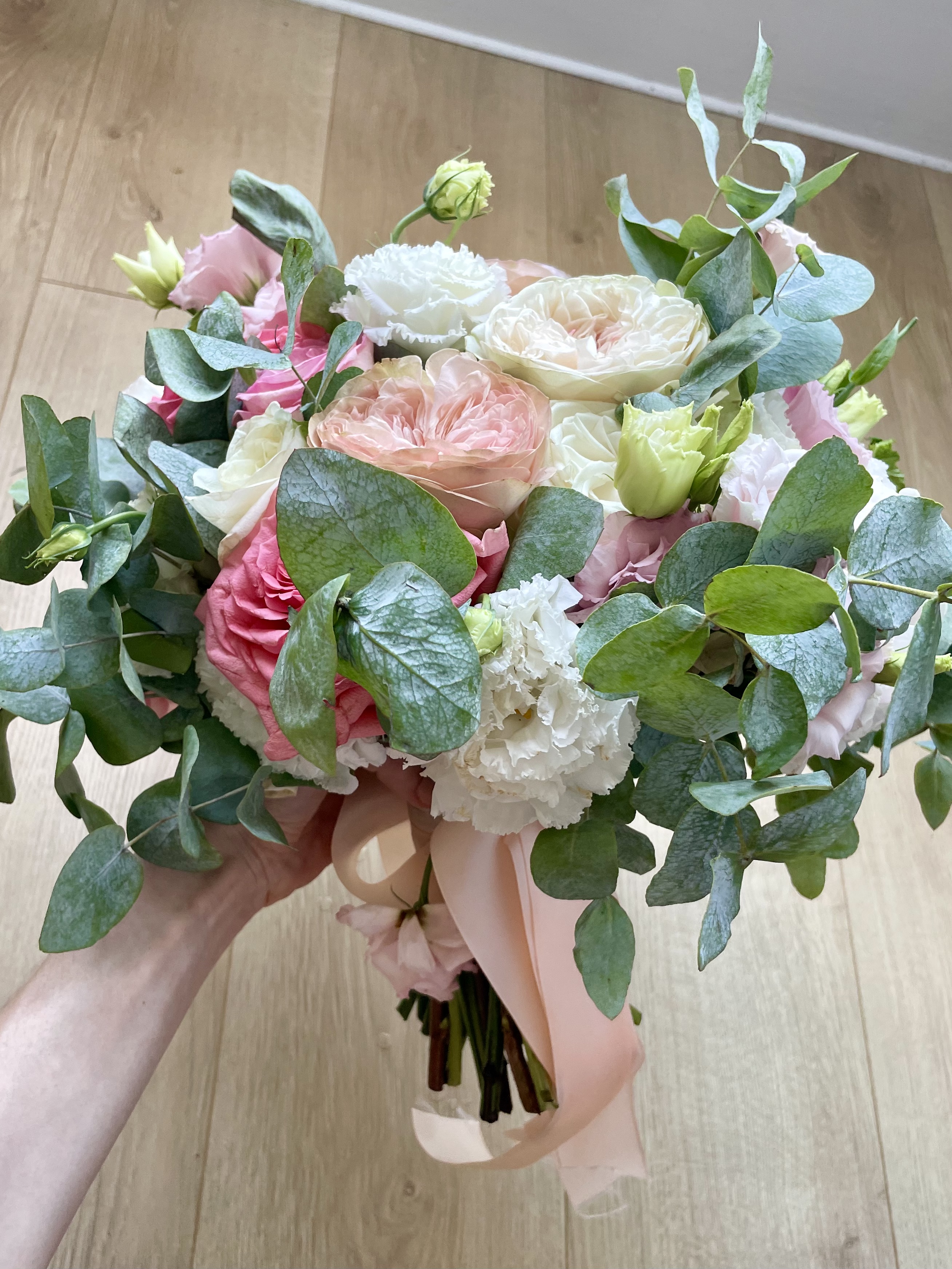 Bouquet de mariée avant preservation pour créer un cadre de fleurs pressées personnalisé