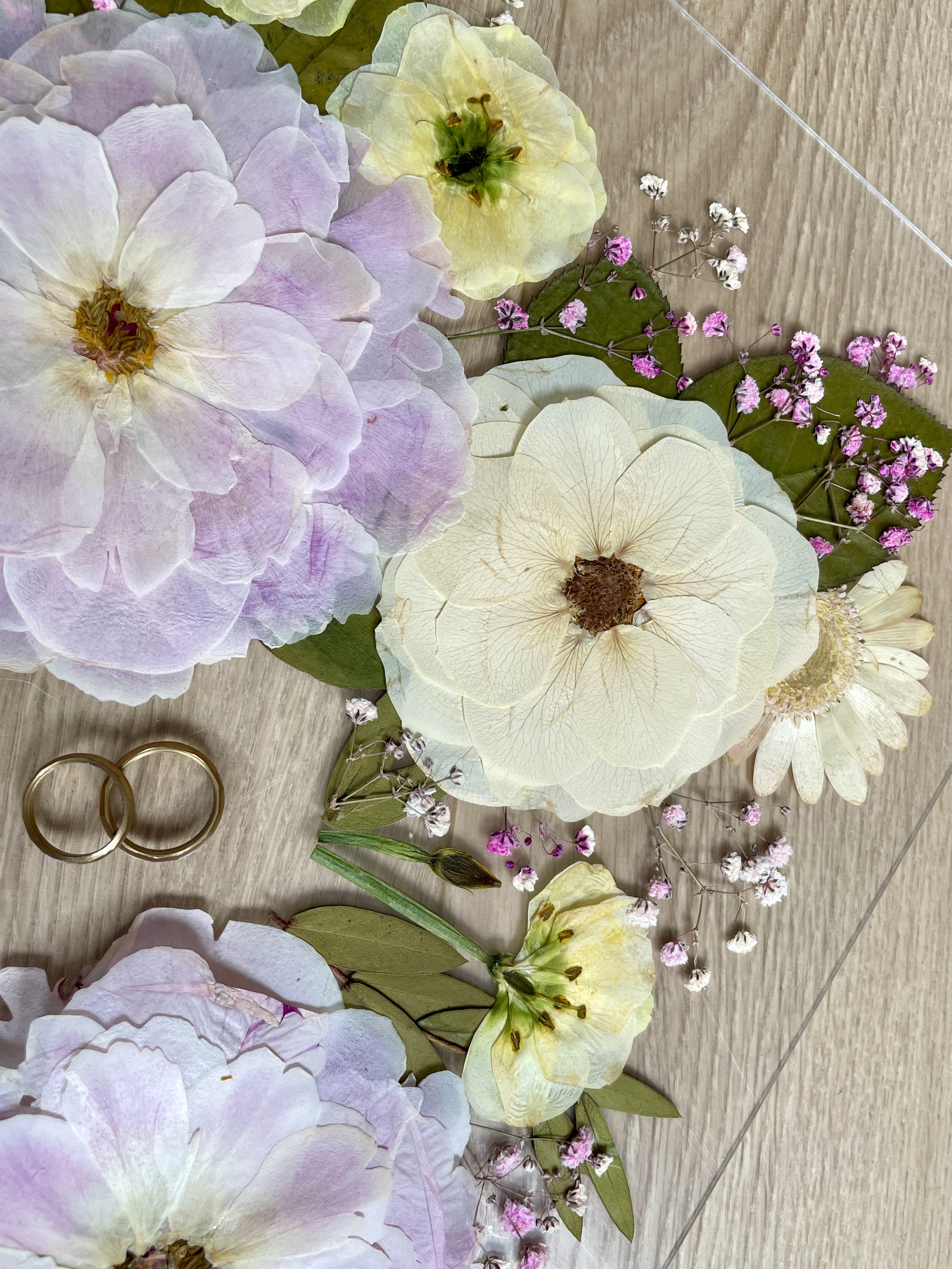 Conserver son bouquet de mariage en cadre herbier - Pivoine Rose et Lisianthus pressées