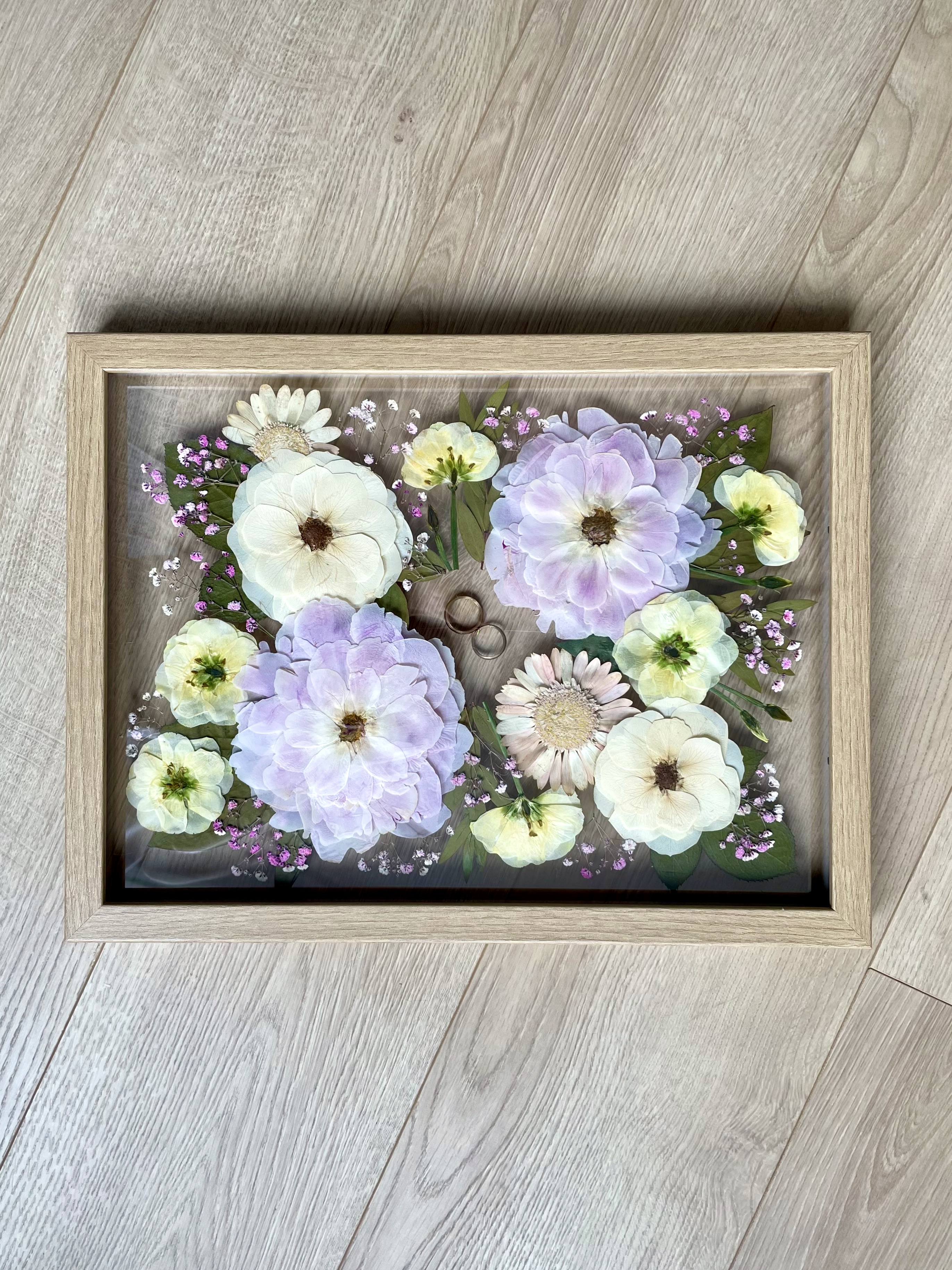 Herbier de mariage - composition de fleurs pressées à partir de votre bouquet de mariage pour conserver votre bouquet de mariée