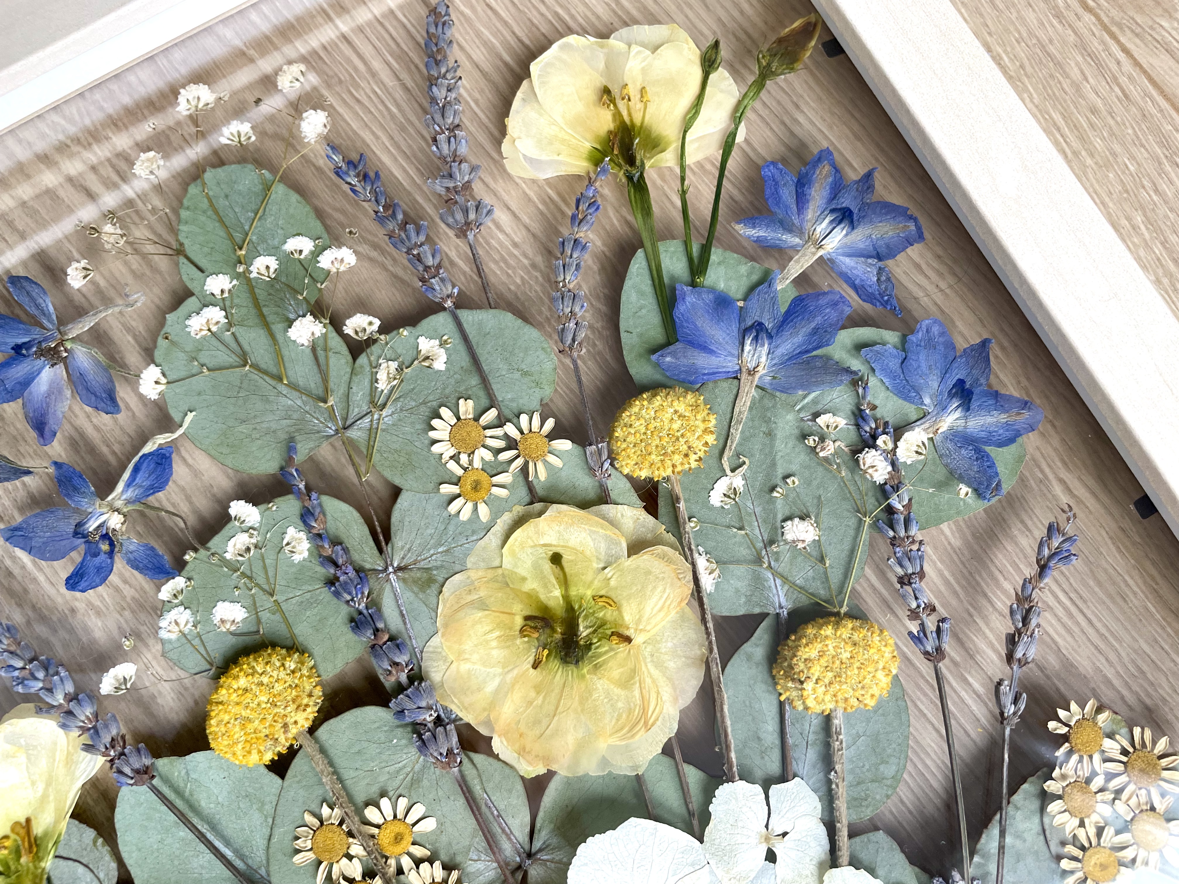 Conservation de bouquet de mariage par une artiste spécialiste en fleurs pressées sur Paris